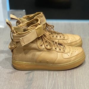 ⭐️ Nike SF Air Force 1 Mid in Elemental Gold